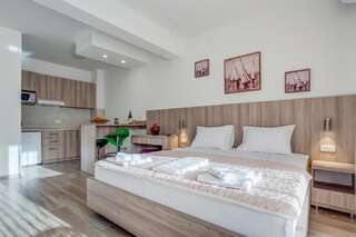 Апарт-отели Adriatik Lux Apartments Будва Номер-студио Делюкс с кроватью размера "queen-size"-5