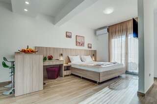 Апарт-отели Adriatik Lux Apartments Будва Номер-студио Делюкс с кроватью размера "queen-size"-6