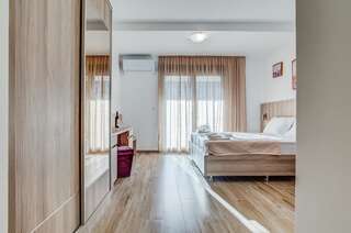 Апарт-отели Adriatik Lux Apartments Будва Номер-студио с видом на море-5