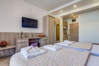 Апарт-отели Adriatik Lux Apartments Будва Номер-студио с видом на море-10