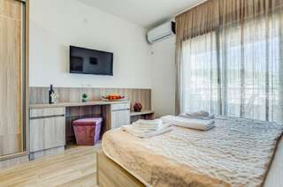 Апарт-отели Adriatik Lux Apartments Будва Номер-студио с видом на море-16